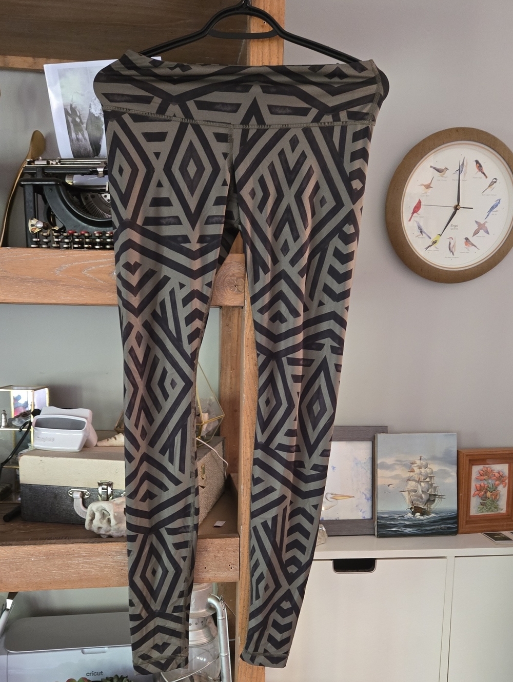 🎁 Last Chance $5 bucks Lululemon Geometric Pattern Olive and Black Leggings